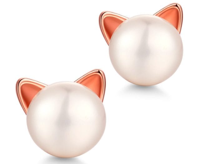 Pearl stud cat earrings